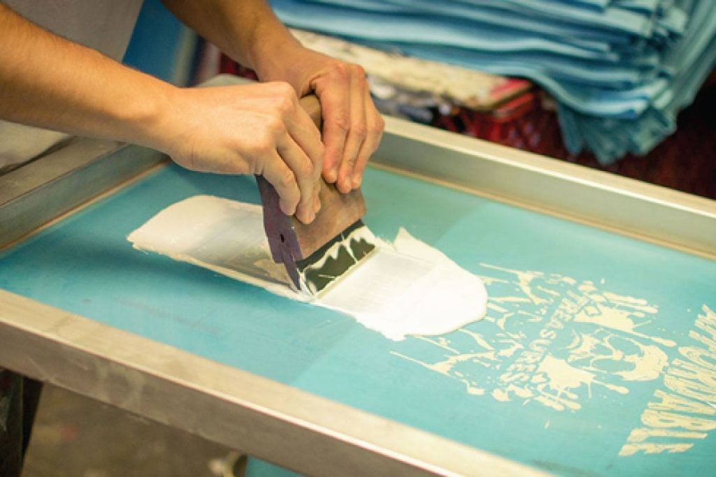 heat-transfer-vs-screen-printing-when-to-use
